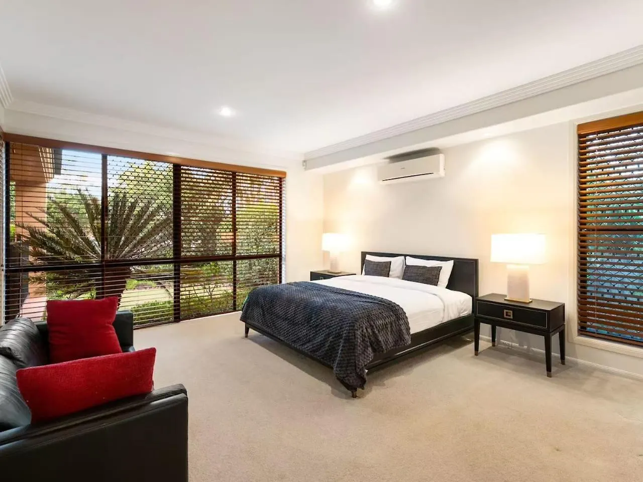 Holiday home Family Oasis With Pool Living Rooms And Peaceful Vibes Browns Plains