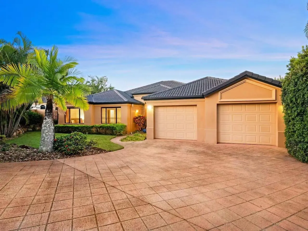 Family Oasis With Pool Living Rooms And Peaceful Vibes Browns Plains 0*,  Australia