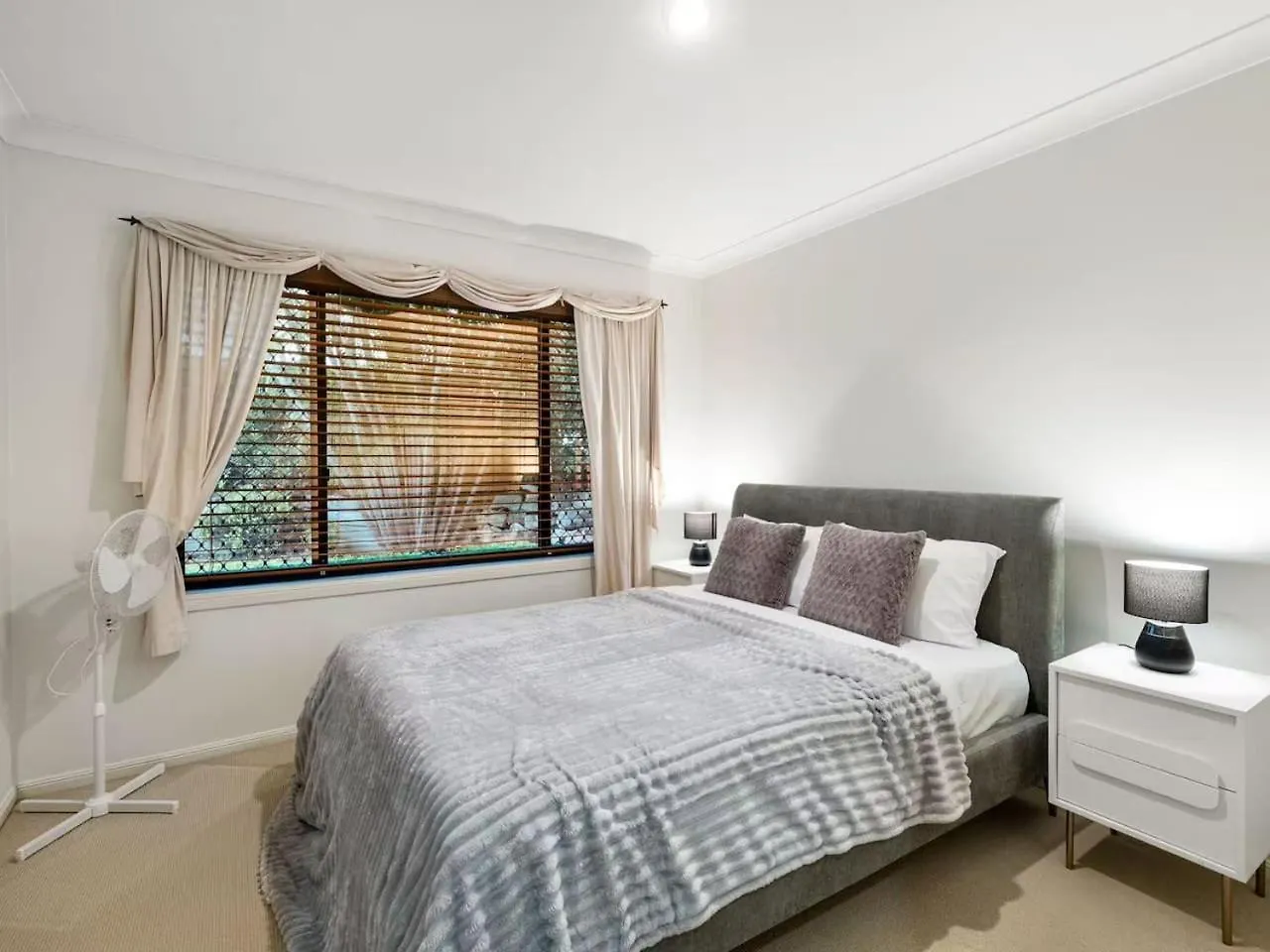 Family Oasis With Pool Living Rooms And Peaceful Vibes Browns Plains Holiday home