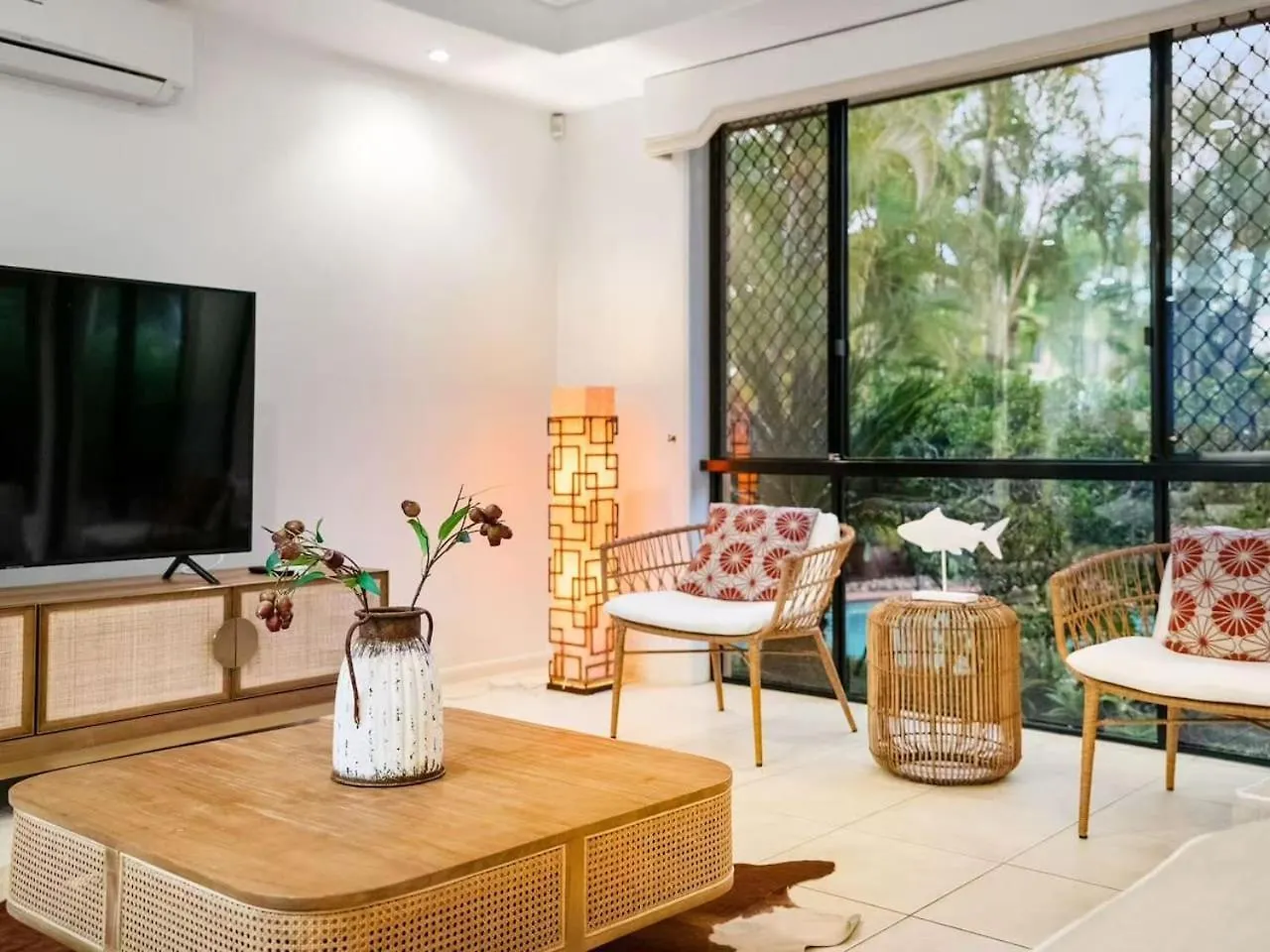 Family Oasis With Pool Living Rooms And Peaceful Vibes Browns Plains